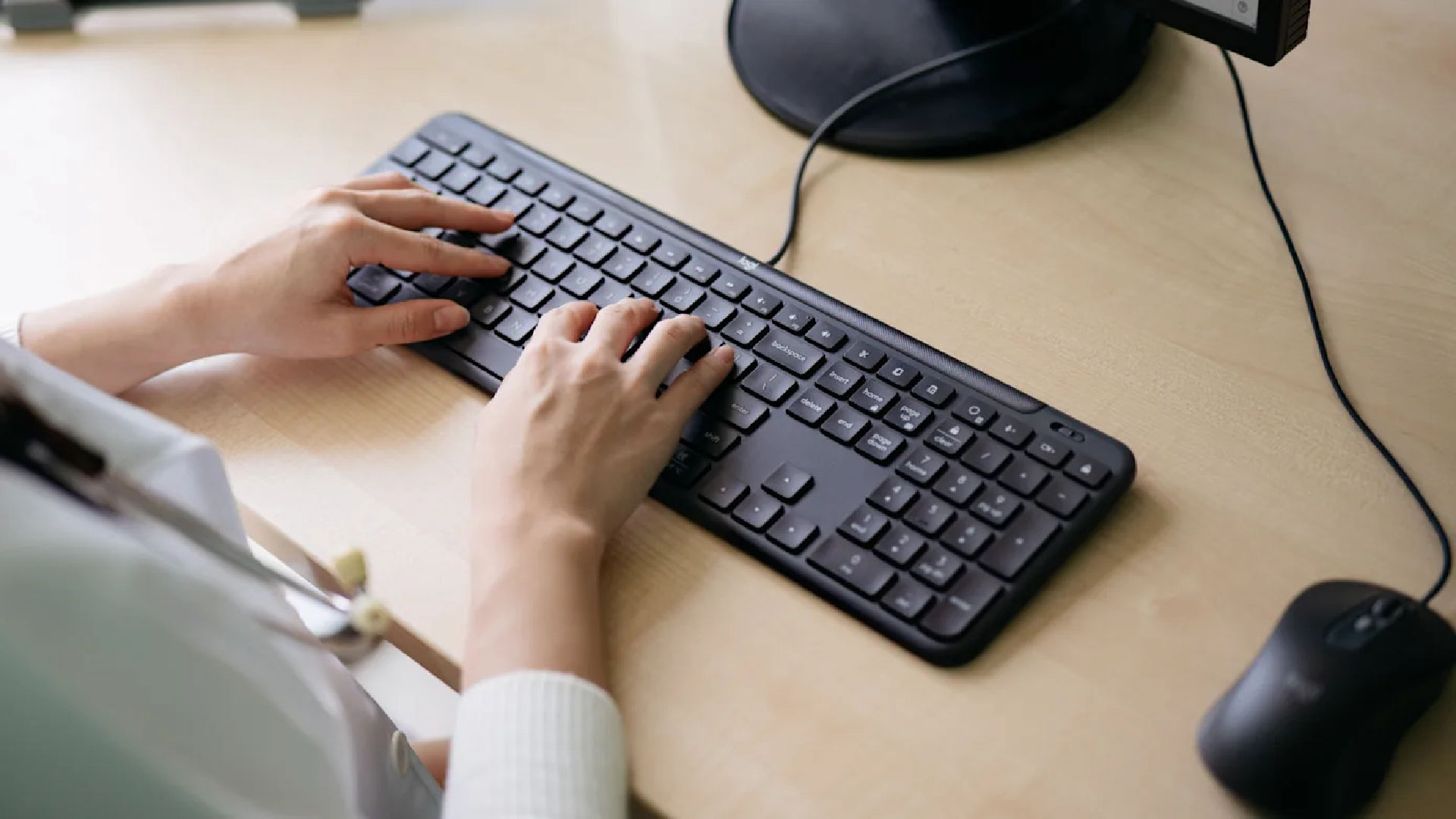 Đánh giá Logitech K620: Bàn phím không dây thanh lịch cho dân công sở 1 ezgif 829afa67d7b9e5 01