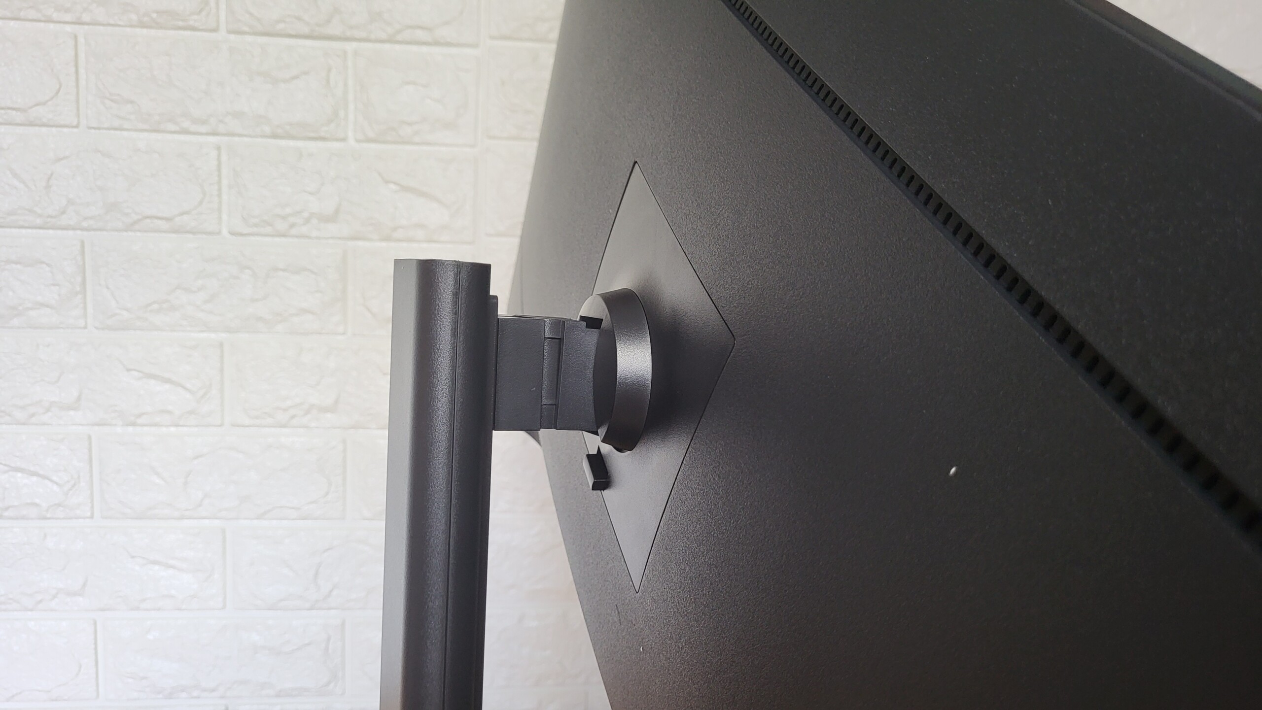 Đánh giá 2E L2825B: Chiếc màn hình gaming 28-inch với công nghệ FreeSync Premiu 37 2E L2825B 24