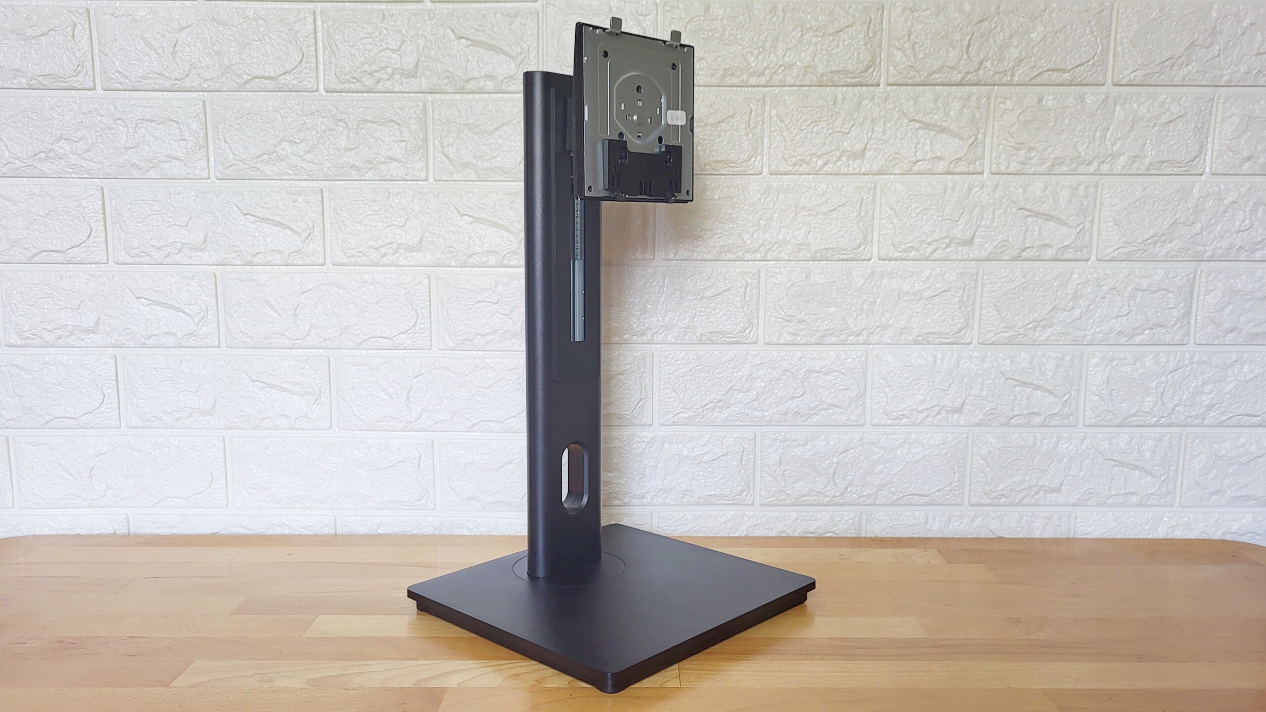 Đánh giá 2E L2825B: Chiếc màn hình gaming 28-inch với công nghệ FreeSync Premiu 34 2E L2825B 27