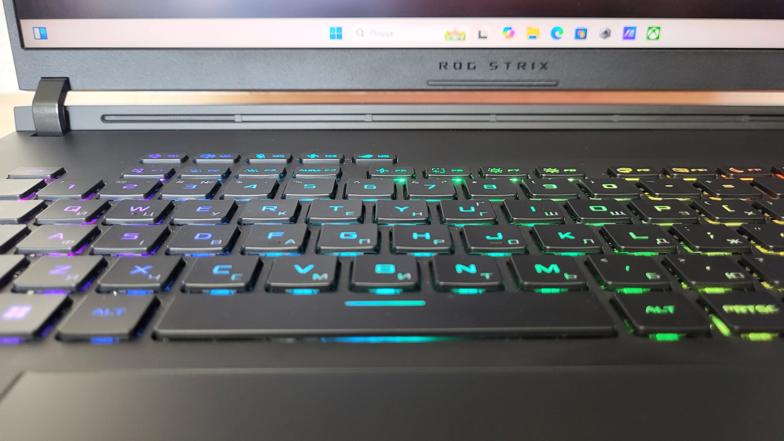 Đánh giá ASUS ROG Strix SCAR 18 (G835LX): Màn hình Mini-LED 240Hz, RTX 5090 - Đỉnh cao trải nghiệm 50 ASUS ROG Strix SCAR 18 G835LX 10