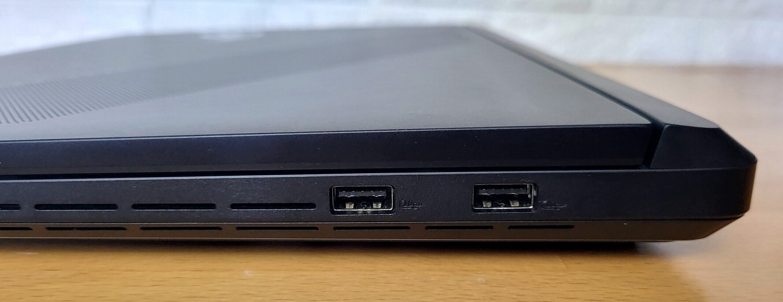 Đánh giá ASUS ROG Strix SCAR 18 (G835LX): Màn hình Mini-LED 240Hz, RTX 5090 - Đỉnh cao trải nghiệm 49 ASUS ROG Strix SCAR 18 G835LX 11 e1757948662232