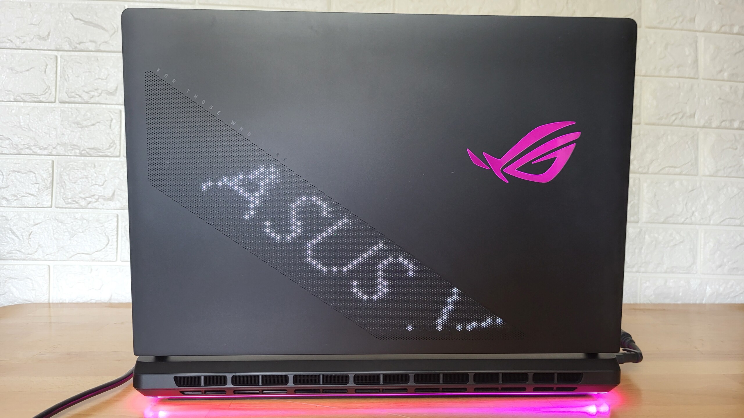 Đánh giá ASUS ROG Strix SCAR 18 (G835LX): Màn hình Mini-LED 240Hz, RTX 5090 - Đỉnh cao trải nghiệm 44 ASUS ROG Strix SCAR 18 G835LX 16