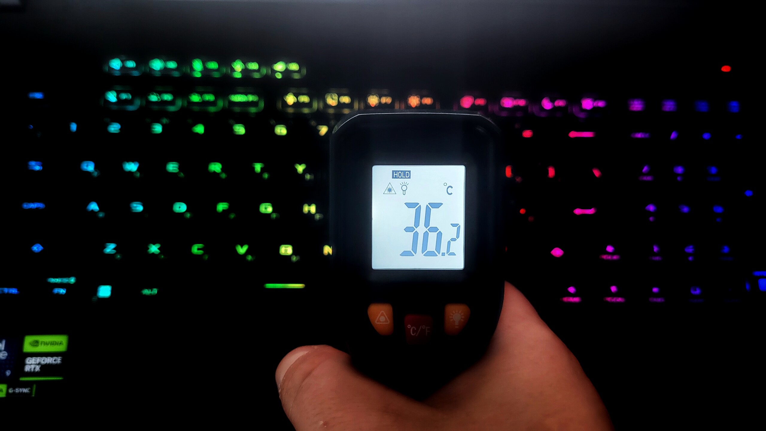 Đánh giá ASUS ROG Strix SCAR 18 (G835LX): Màn hình Mini-LED 240Hz, RTX 5090 - Đỉnh cao trải nghiệm 67 ASUS ROG Strix SCAR 18 G835LX 4