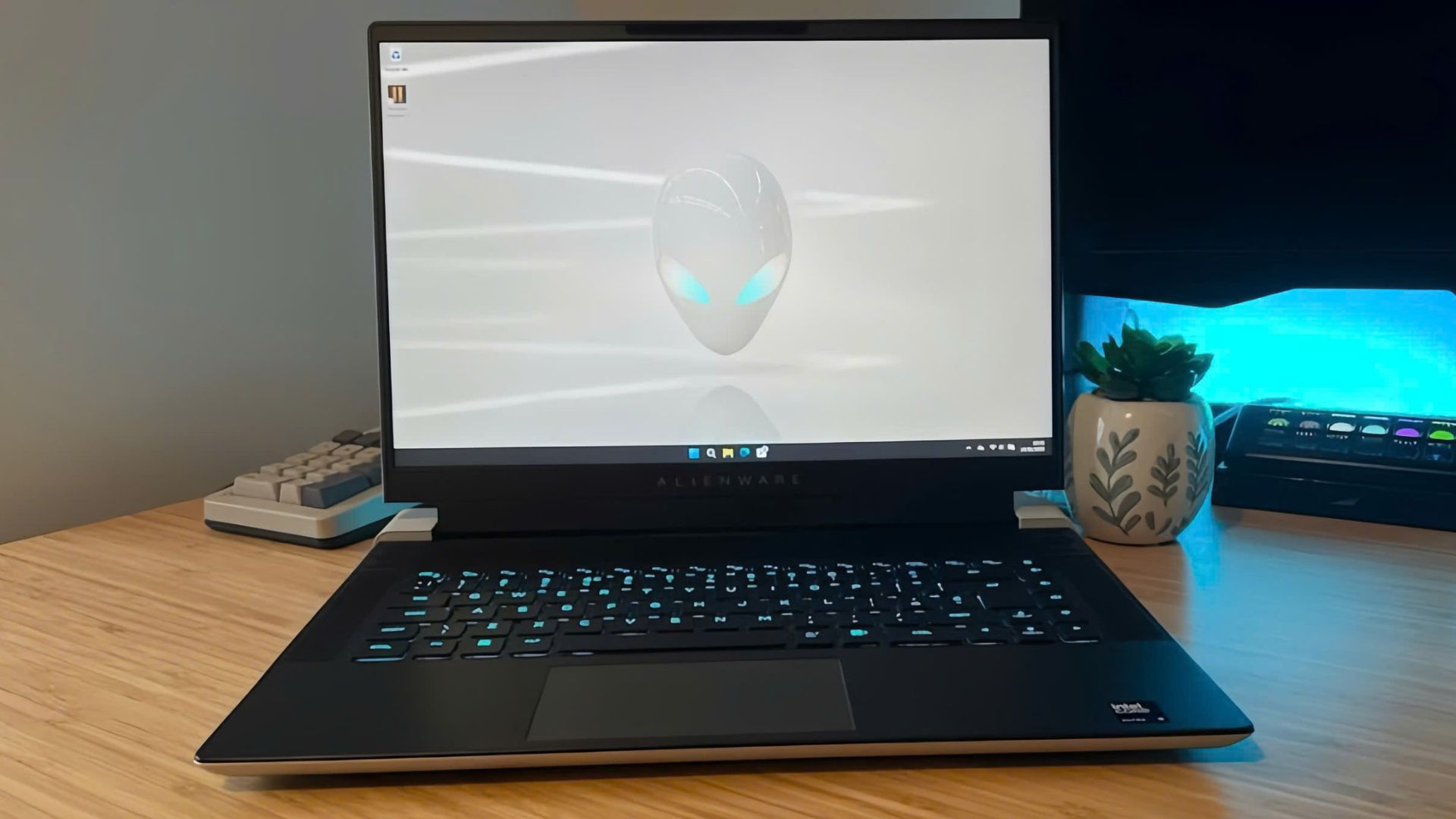 Đánh giá Alienware X16 R2: Chiếc laptop gaming với hiệu năng khủng cho game thủ chuyên nghiệp 1 Alienware X16 R2 1