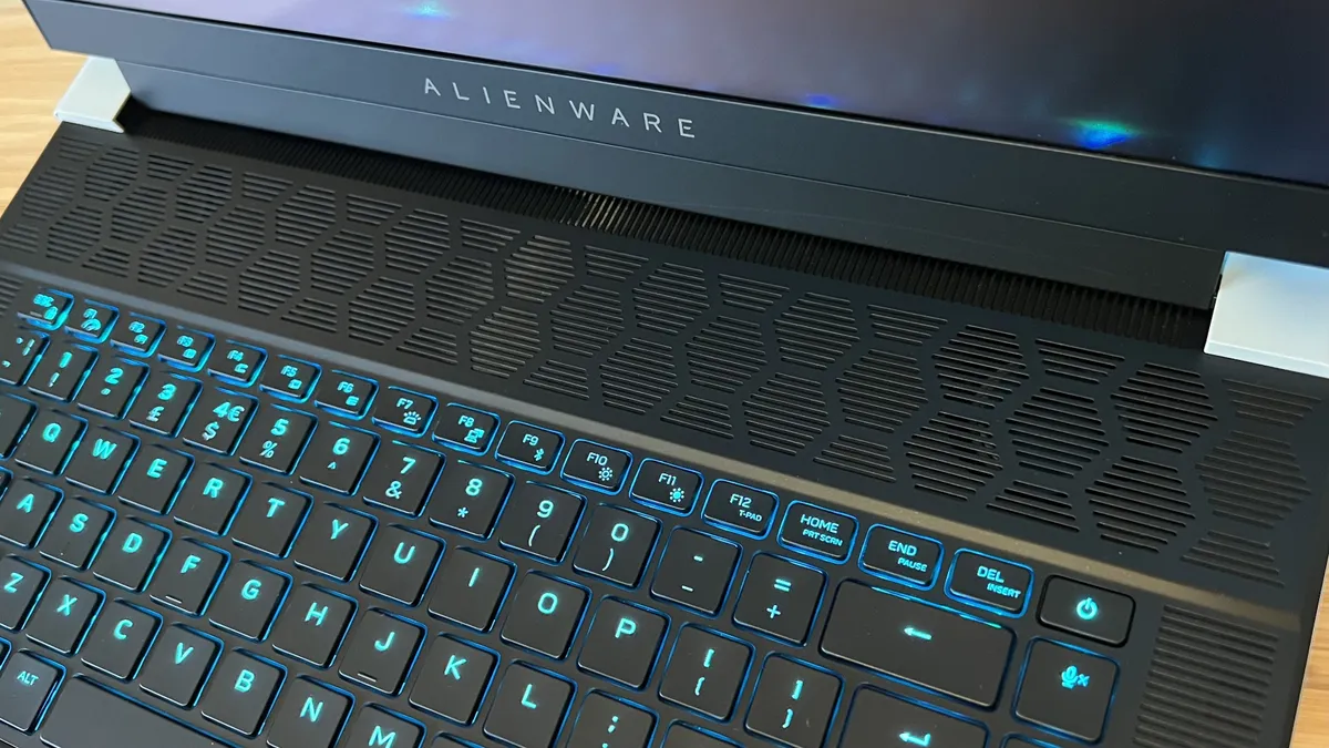 Alienware X16 R2 5