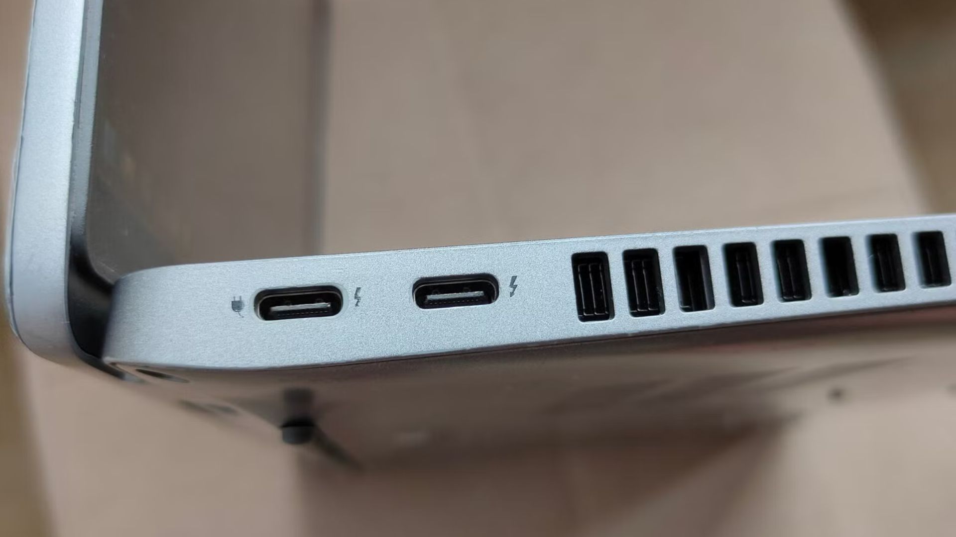 Ban co the dung cong USB C tren laptop cua minh de lam nhung gi 1