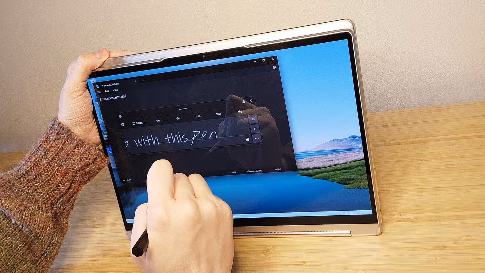 Ban dang tim laptop di hoc cho hoc ky moi nay Hay nen chon mot chiec laptop 2 trong 1 2