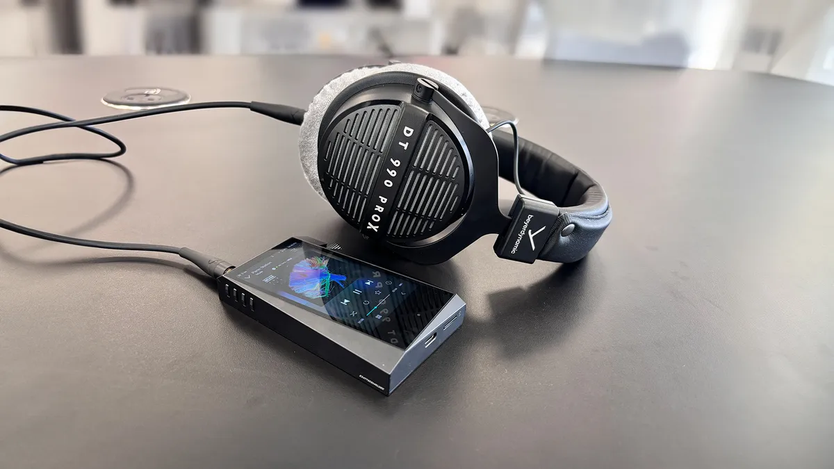 Beyerdynamic DT 990 Pro X 4