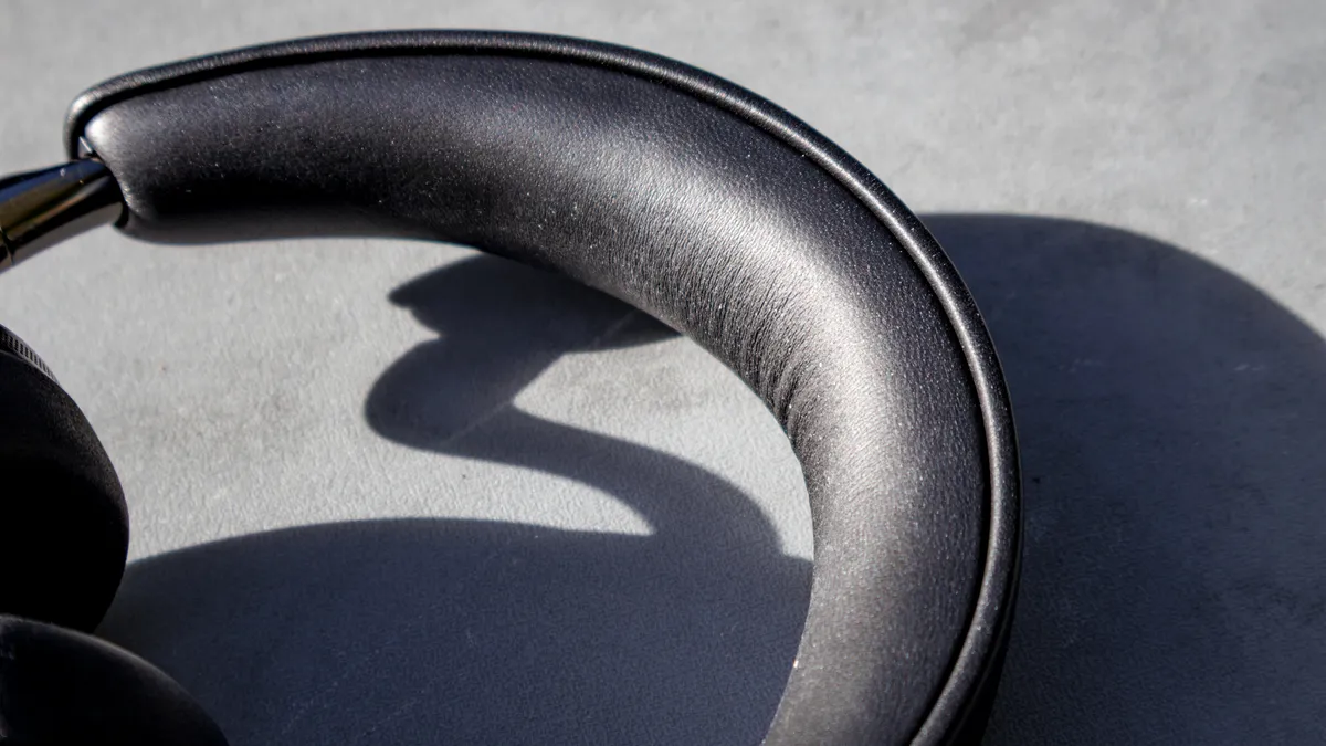 Bowers Wilkins Px8 S2 11