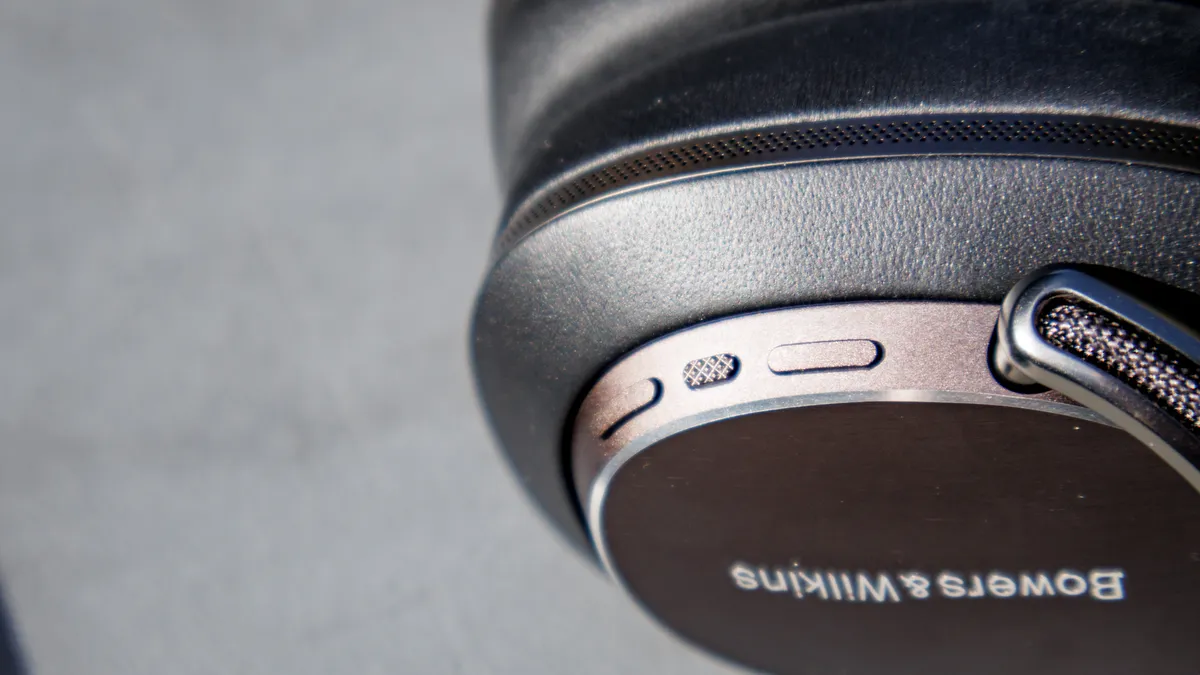 Bowers Wilkins Px8 S2 9