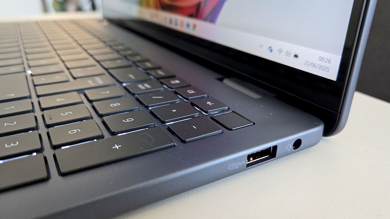 Dell 16 Plus 2 in 1 DB06250 10