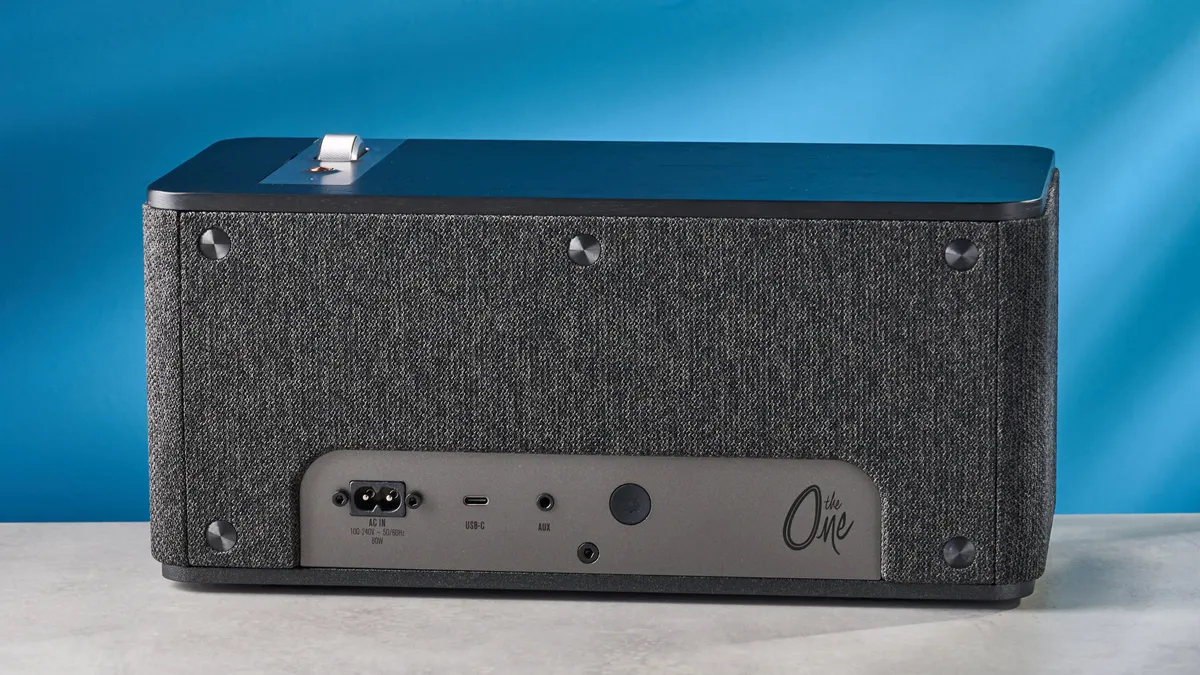 Khám phá Klipsch The One Plus: Loa Bluetooth sang trọng với Bass sâu lắng 14 Klipsch The One Plus 3