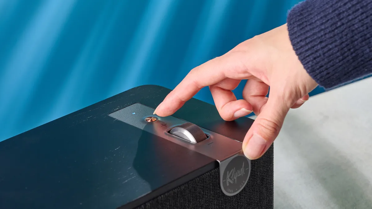 Khám phá Klipsch The One Plus: Loa Bluetooth sang trọng với Bass sâu lắng 17 Klipsch The One Plus 6