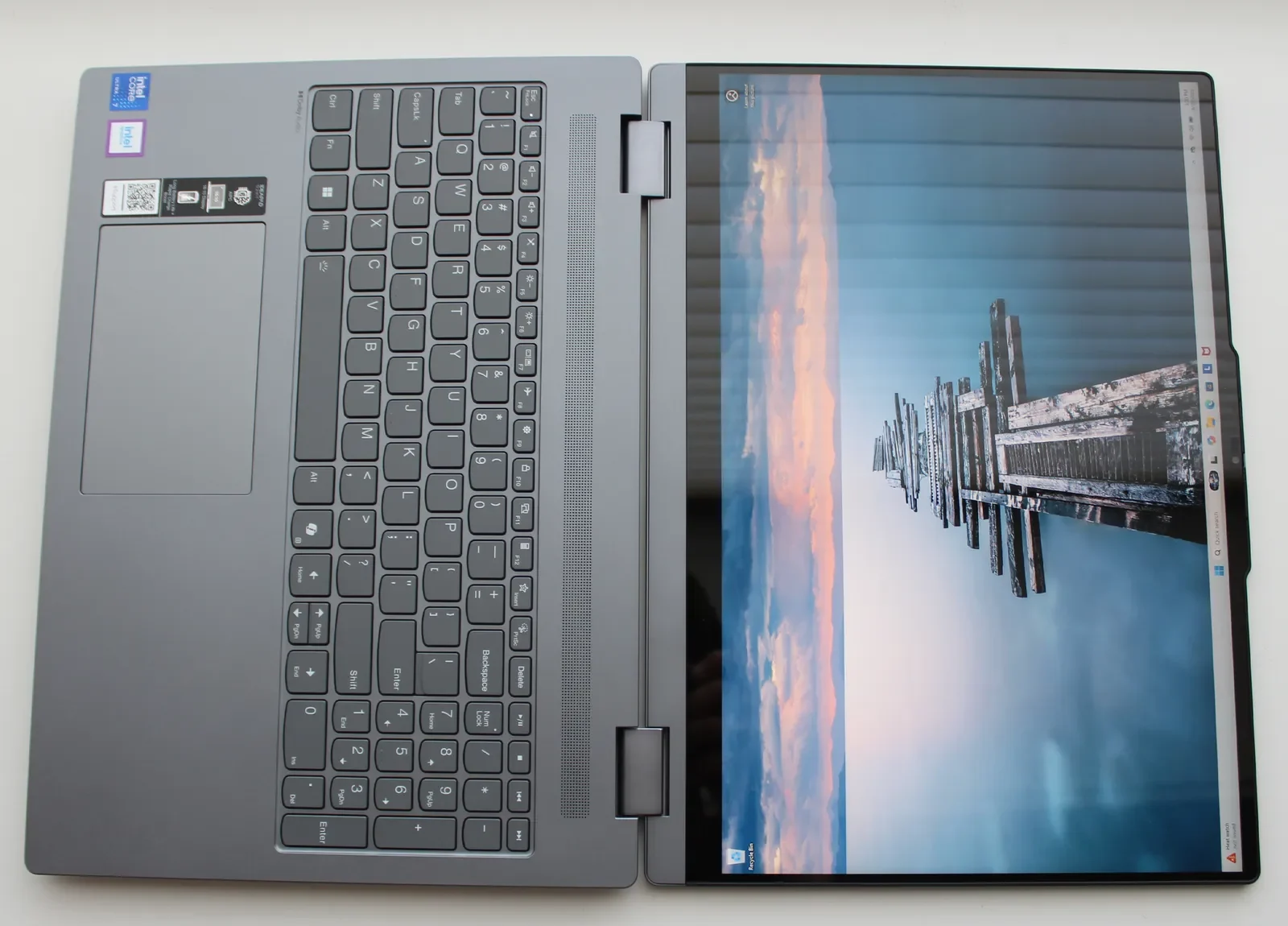 Khám phá Lenovo IdeaPad 5i 2in1: Biến hóa tinh tế từ Laptop thành Tablet 9 Lenovo IdeaPad 5i 2in1 3 e1758601054717