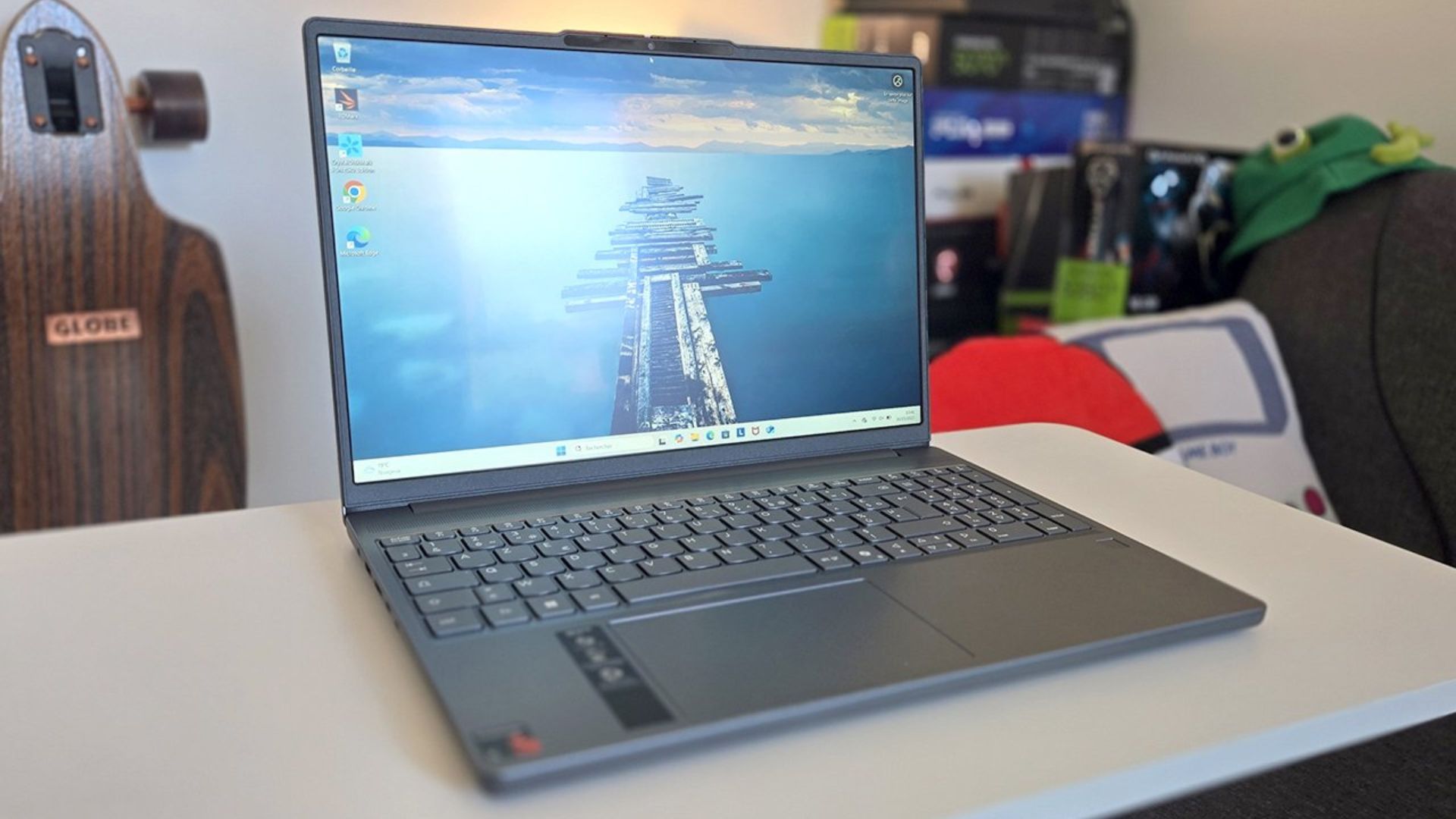 Đánh giá Lenovo IdeaPad Slim 3x Gen 10: Liệu chip Snapdragon có đủ sức thay thế Intel/AMD? 1 Lenovo IdeaPad Slim 3x Gen 10 1
