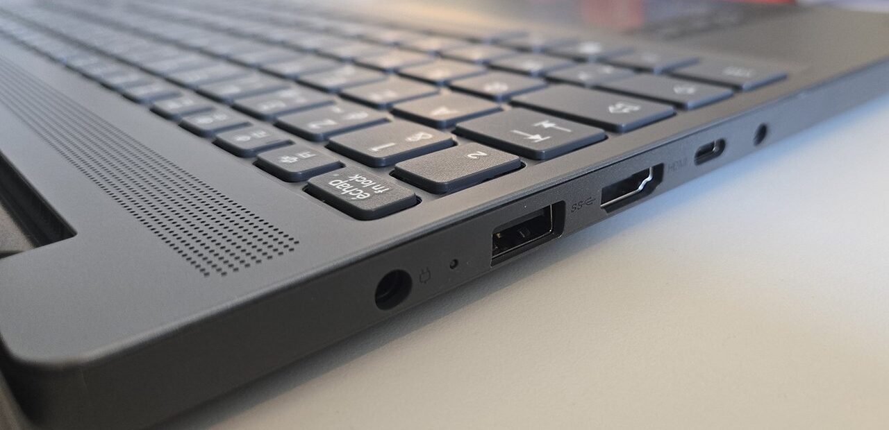 Đánh giá Lenovo IdeaPad Slim 3x Gen 10: Liệu chip Snapdragon có đủ sức thay thế Intel/AMD? 18 Lenovo IdeaPad Slim 3x Gen 10 7 e1758012137656