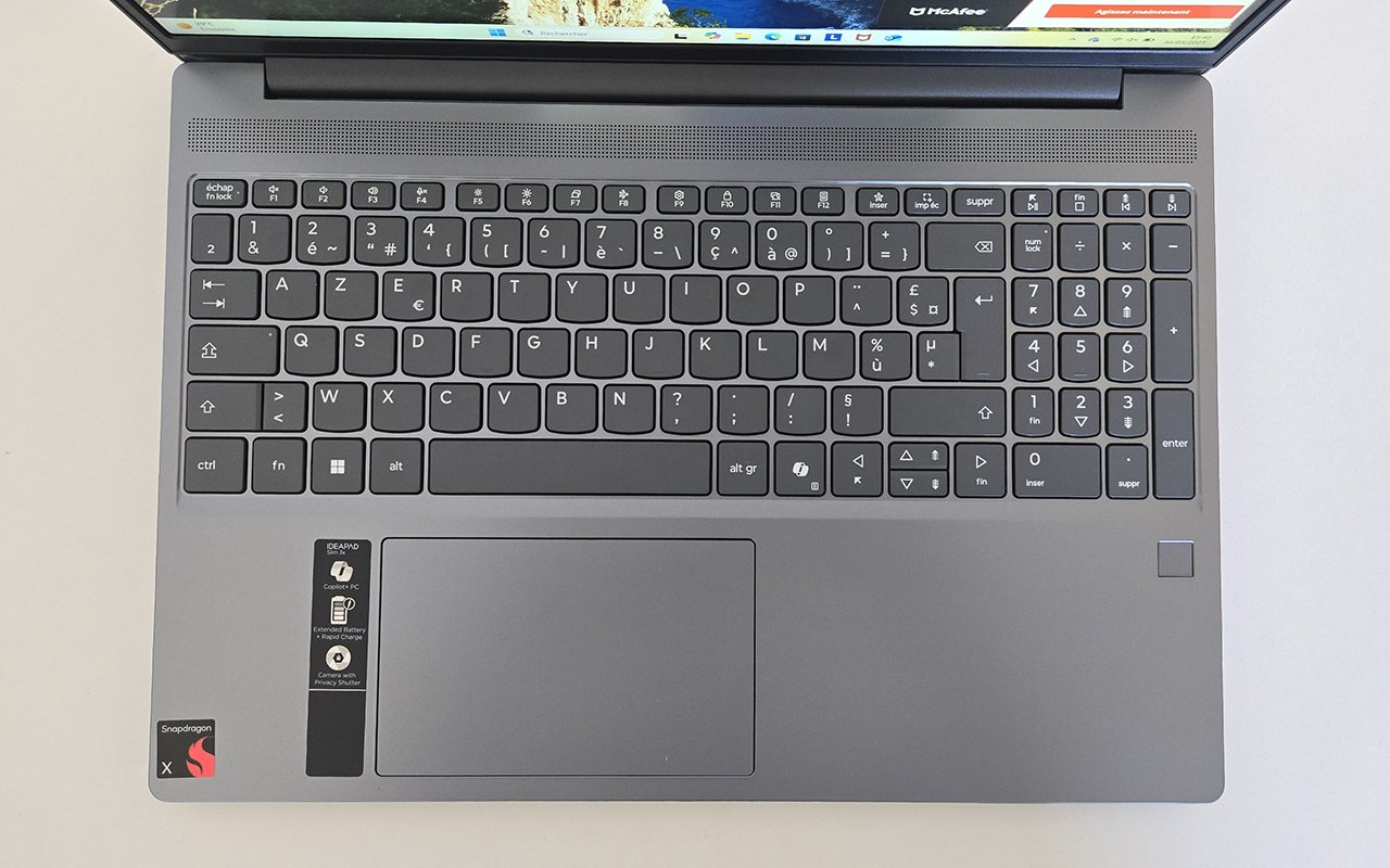 Đánh giá Lenovo IdeaPad Slim 3x Gen 10: Liệu chip Snapdragon có đủ sức thay thế Intel/AMD? 17 Lenovo IdeaPad Slim 3x Gen 10 8