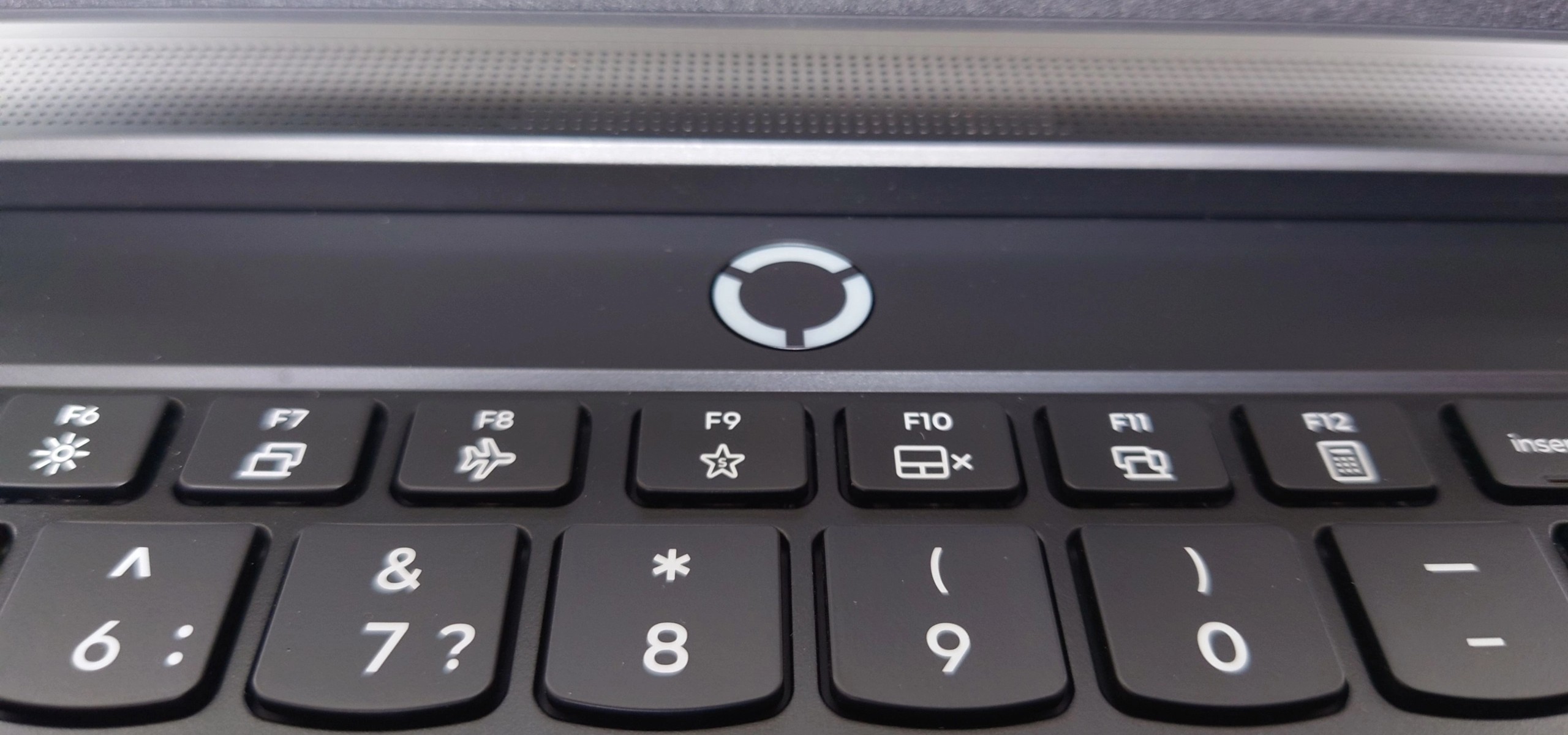 Đánh giá Lenovo Legion Pro 7 16IAX10H: Chiếc laptop gaming hoàn hảo cho game thủ và nhà sáng tạo 44 Lenovo Legion Pro 7 16IAX10H 21