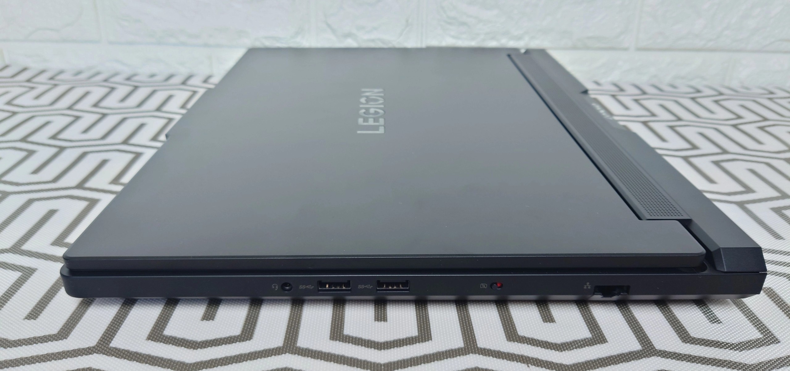 Đánh giá Lenovo Legion Pro 7 16IAX10H: Chiếc laptop gaming hoàn hảo cho game thủ và nhà sáng tạo 42 Lenovo Legion Pro 7 16IAX10H 23