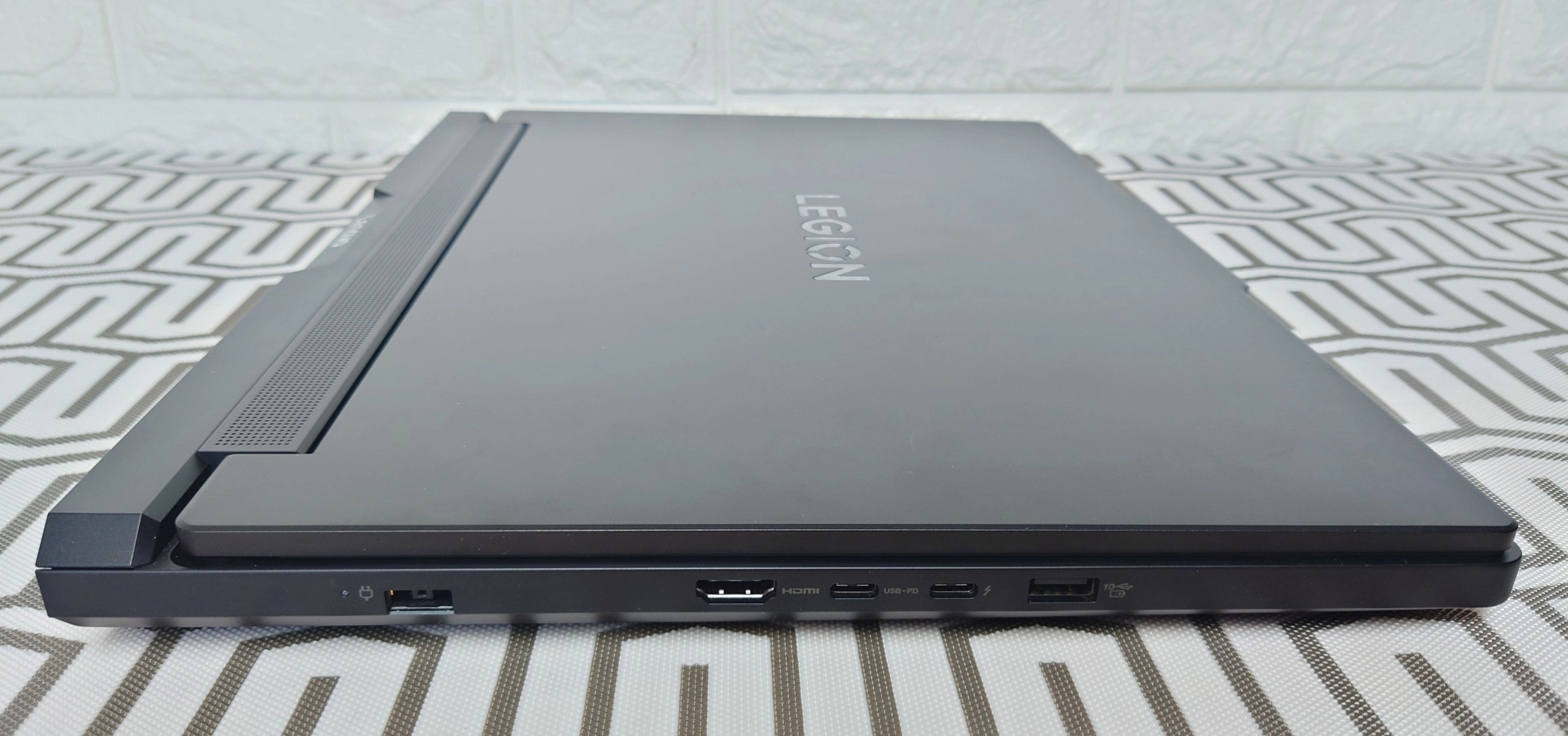 Lenovo Legion Pro 7 16IAX10H 24