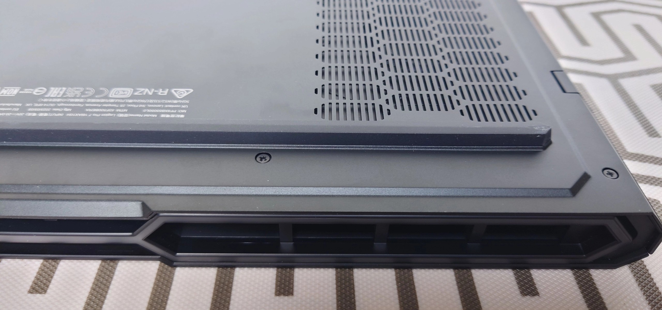 Đánh giá Lenovo Legion Pro 7 16IAX10H: Chiếc laptop gaming hoàn hảo cho game thủ và nhà sáng tạo 40 Lenovo Legion Pro 7 16IAX10H 25