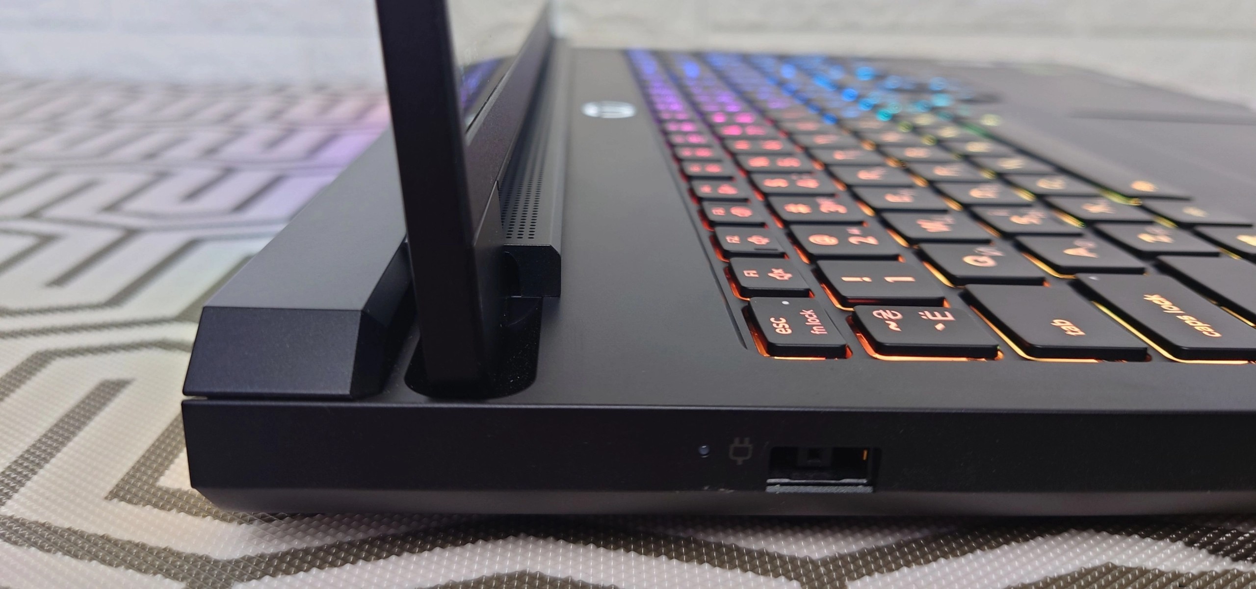 Đánh giá Lenovo Legion Pro 7 16IAX10H: Chiếc laptop gaming hoàn hảo cho game thủ và nhà sáng tạo 39 Lenovo Legion Pro 7 16IAX10H 26
