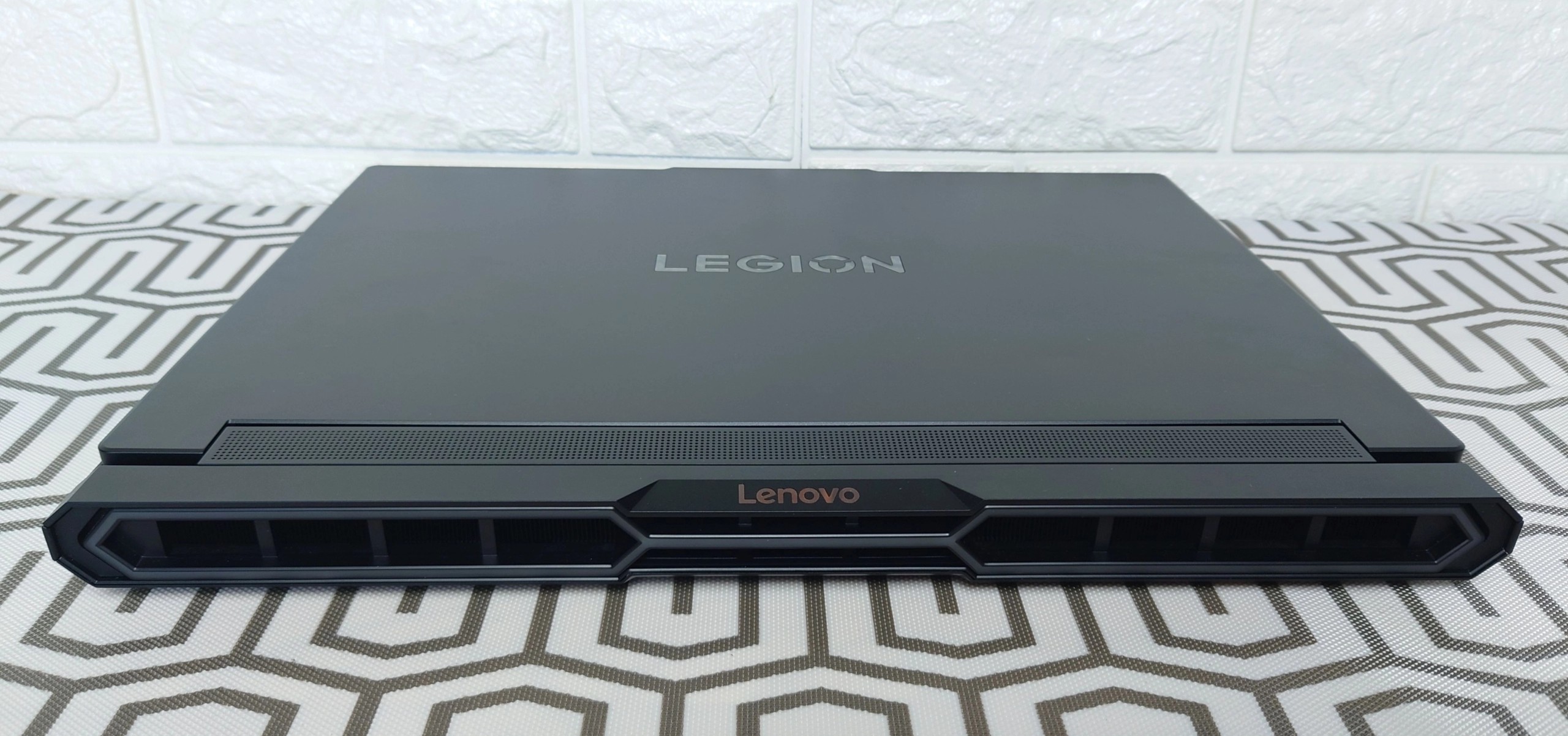 Đánh giá Lenovo Legion Pro 7 16IAX10H: Chiếc laptop gaming hoàn hảo cho game thủ và nhà sáng tạo 38 Lenovo Legion Pro 7 16IAX10H 28