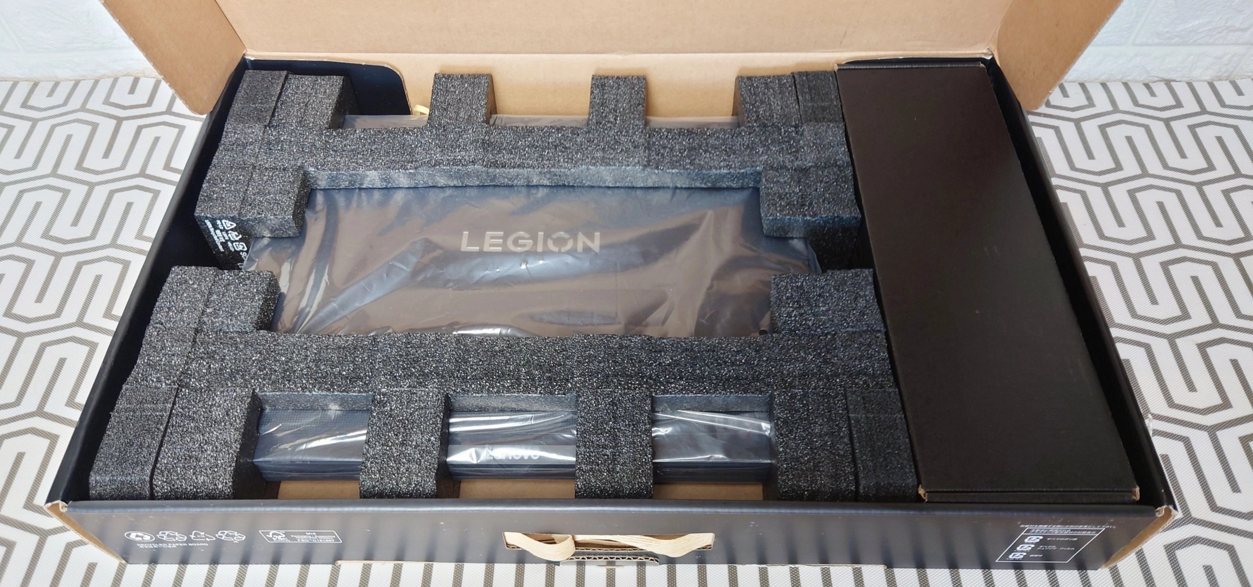 Đánh giá Lenovo Legion Pro 7 16IAX10H: Chiếc laptop gaming hoàn hảo cho game thủ và nhà sáng tạo 35 Lenovo Legion Pro 7 16IAX10H 30