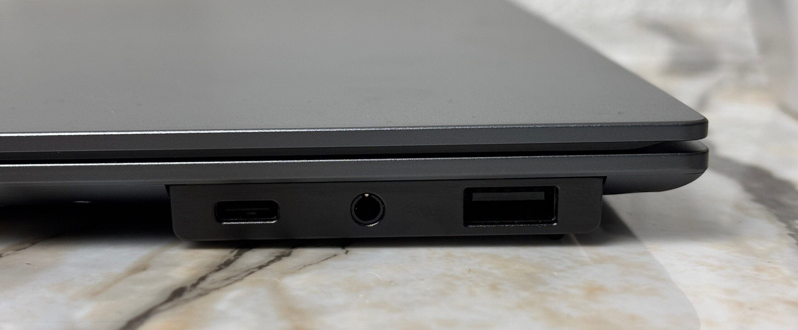 Đánh giá Lenovo ThinkPad X9 15 Aura Edition: Tinh tế, mạnh mẽ, màn hình OLED tuyệt đẹp 36 Lenovo ThinkPad X9 15 Aura Edition 25