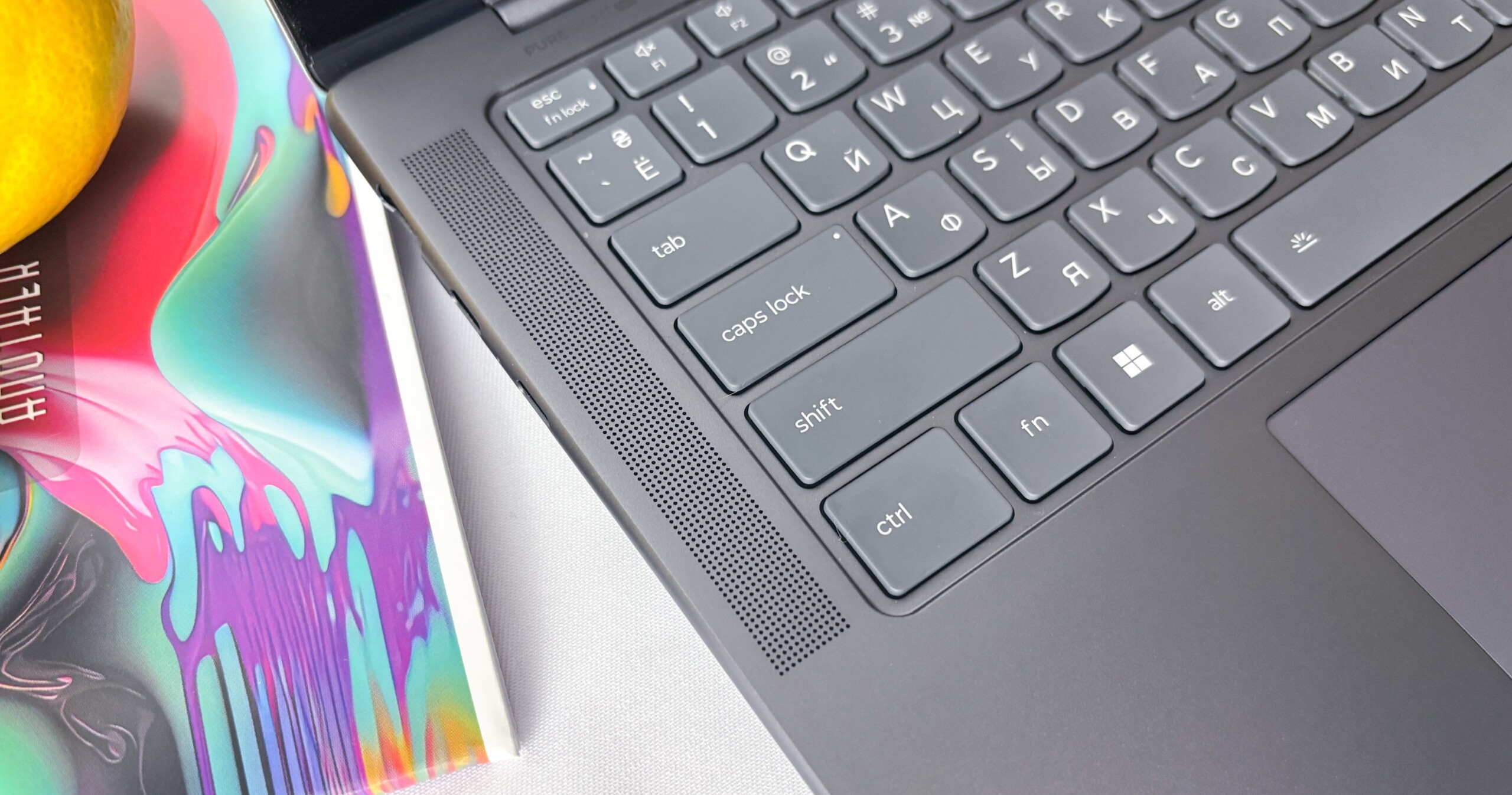 Đánh giá Lenovo Yoga Pro 7 14ASP9: Màn hình OLED 120Hz "bùng nổ" màu sắc, hiệu năng AI vượt trội 62 Lenovo Yoga Pro 7 14ASP9 23