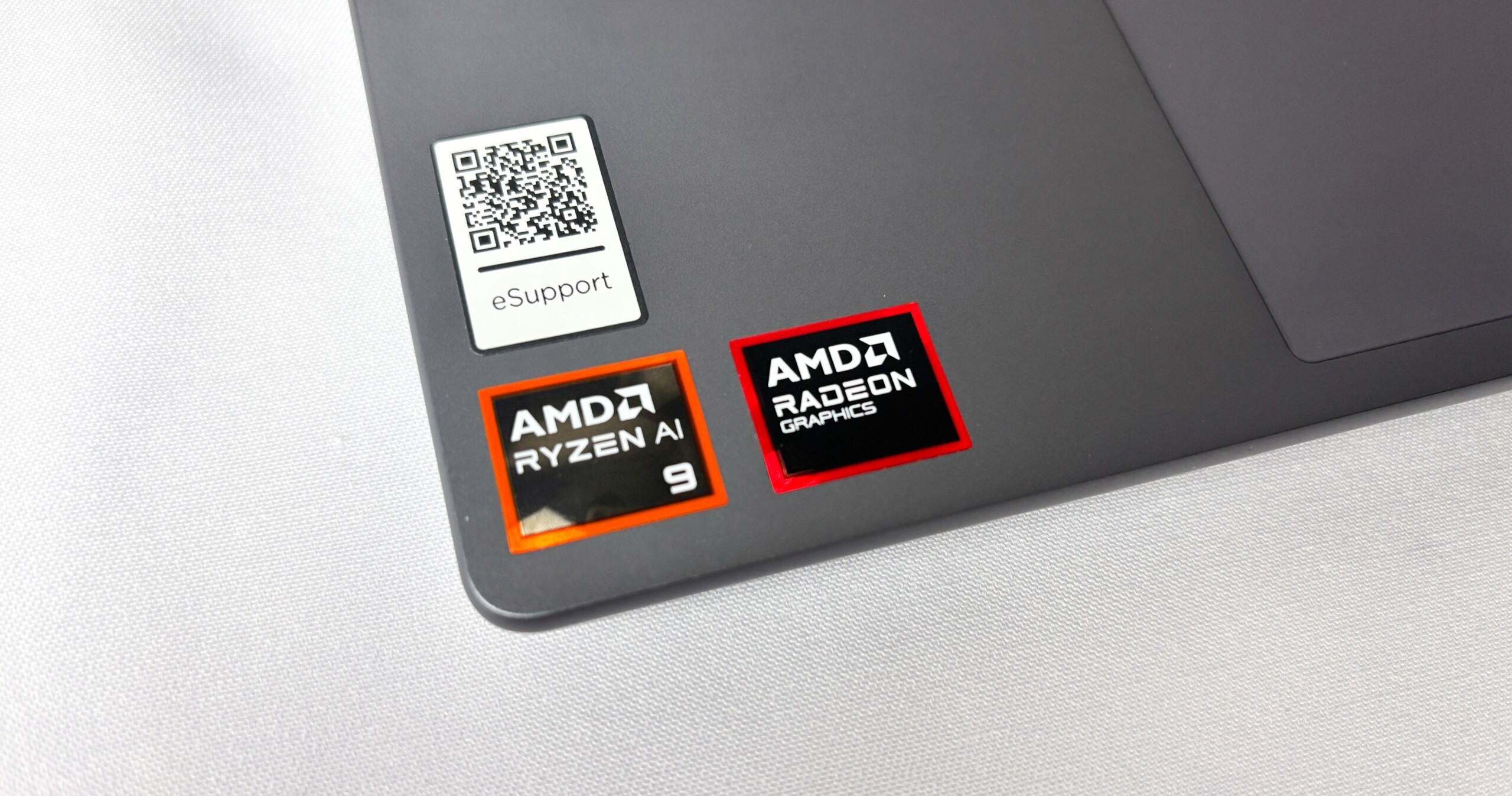 Đánh giá Lenovo Yoga Pro 7 14ASP9: Màn hình OLED 120Hz "bùng nổ" màu sắc, hiệu năng AI vượt trội 55 Lenovo Yoga Pro 7 14ASP9 30