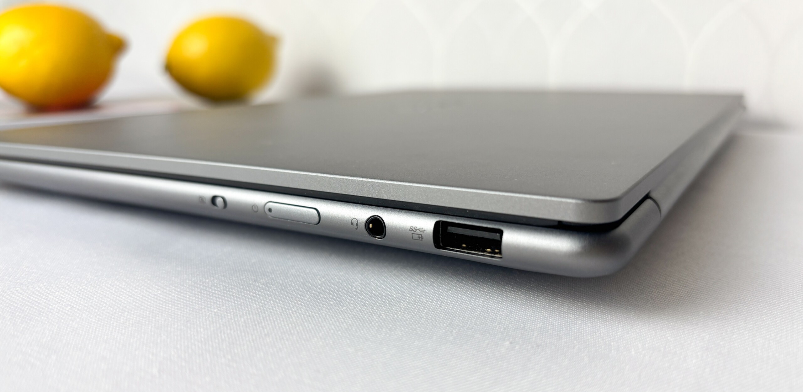 Đánh giá Lenovo Yoga Pro 7 14ASP9: Màn hình OLED 120Hz "bùng nổ" màu sắc, hiệu năng AI vượt trội 54 Lenovo Yoga Pro 7 14ASP9 31