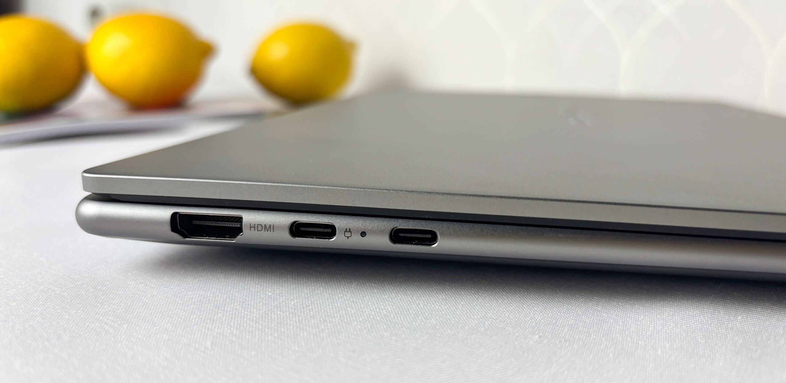 Đánh giá Lenovo Yoga Pro 7 14ASP9: Màn hình OLED 120Hz "bùng nổ" màu sắc, hiệu năng AI vượt trội 53 Lenovo Yoga Pro 7 14ASP9 32