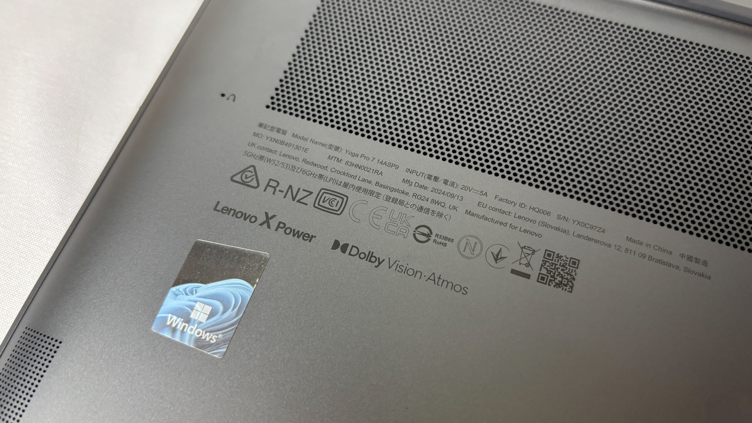 Đánh giá Lenovo Yoga Pro 7 14ASP9: Màn hình OLED 120Hz "bùng nổ" màu sắc, hiệu năng AI vượt trội 51 Lenovo Yoga Pro 7 14ASP9 34