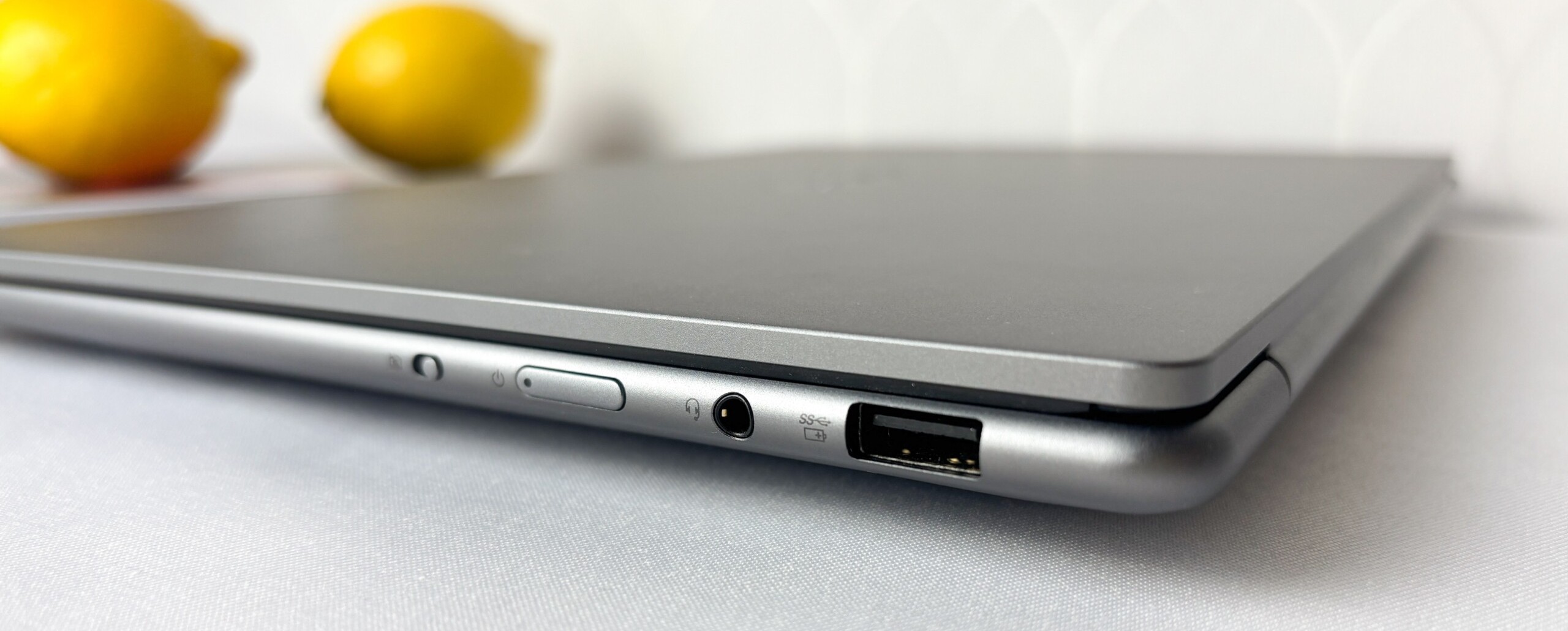 Đánh giá Lenovo Yoga Pro 7 14ASP9: Màn hình OLED 120Hz "bùng nổ" màu sắc, hiệu năng AI vượt trội 48 Lenovo Yoga Pro 7 14ASP9 36