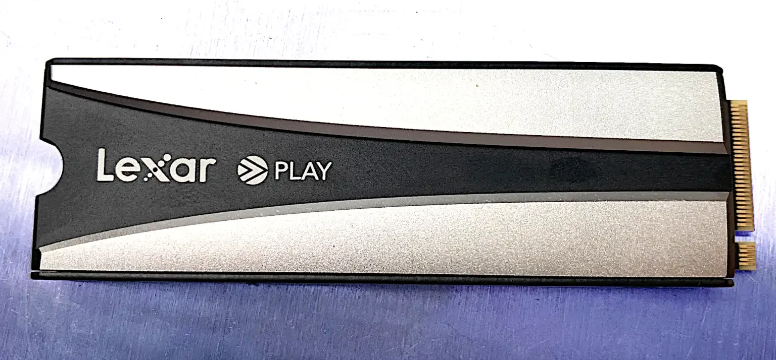 Đánh giá Lexar Play 2280 SE: Một ổ SSD hấp dẫn, tốc độ nhanh—nhưng không dành cho PS5 9 Lexar Play 2280 SE 1 e1757646274528