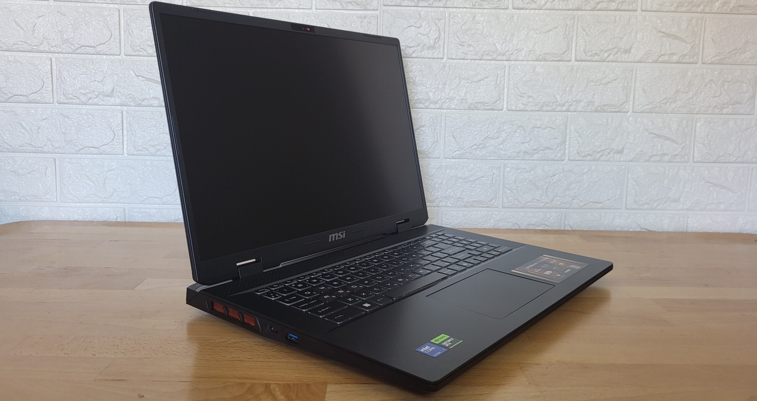 Đánh giá MSI Crosshair 17 HX AI (D2XWGKG): Chiếc laptop gaming 17 Inch hoàn hảo cho game thủ hiện đại 57 MSI Crosshair 17 HX AI D2XWGKG 1
