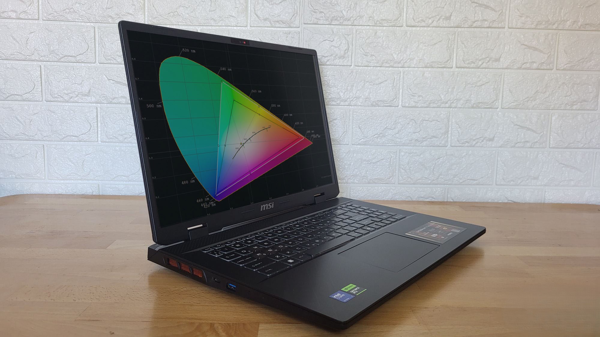 Đánh giá MSI Crosshair 17 HX AI (D2XWGKG): Chiếc laptop gaming 17 Inch hoàn hảo cho game thủ hiện đại 42 MSI Crosshair 17 HX AI D2XWGKG 17