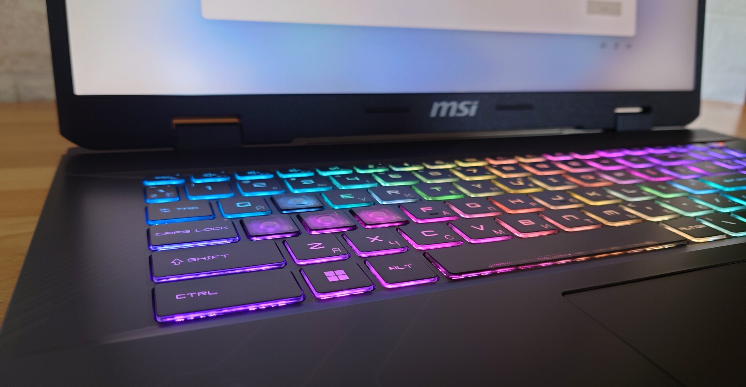 Đánh giá MSI Crosshair 17 HX AI (D2XWGKG): Chiếc laptop gaming 17 Inch hoàn hảo cho game thủ hiện đại 39 MSI Crosshair 17 HX AI D2XWGKG 20