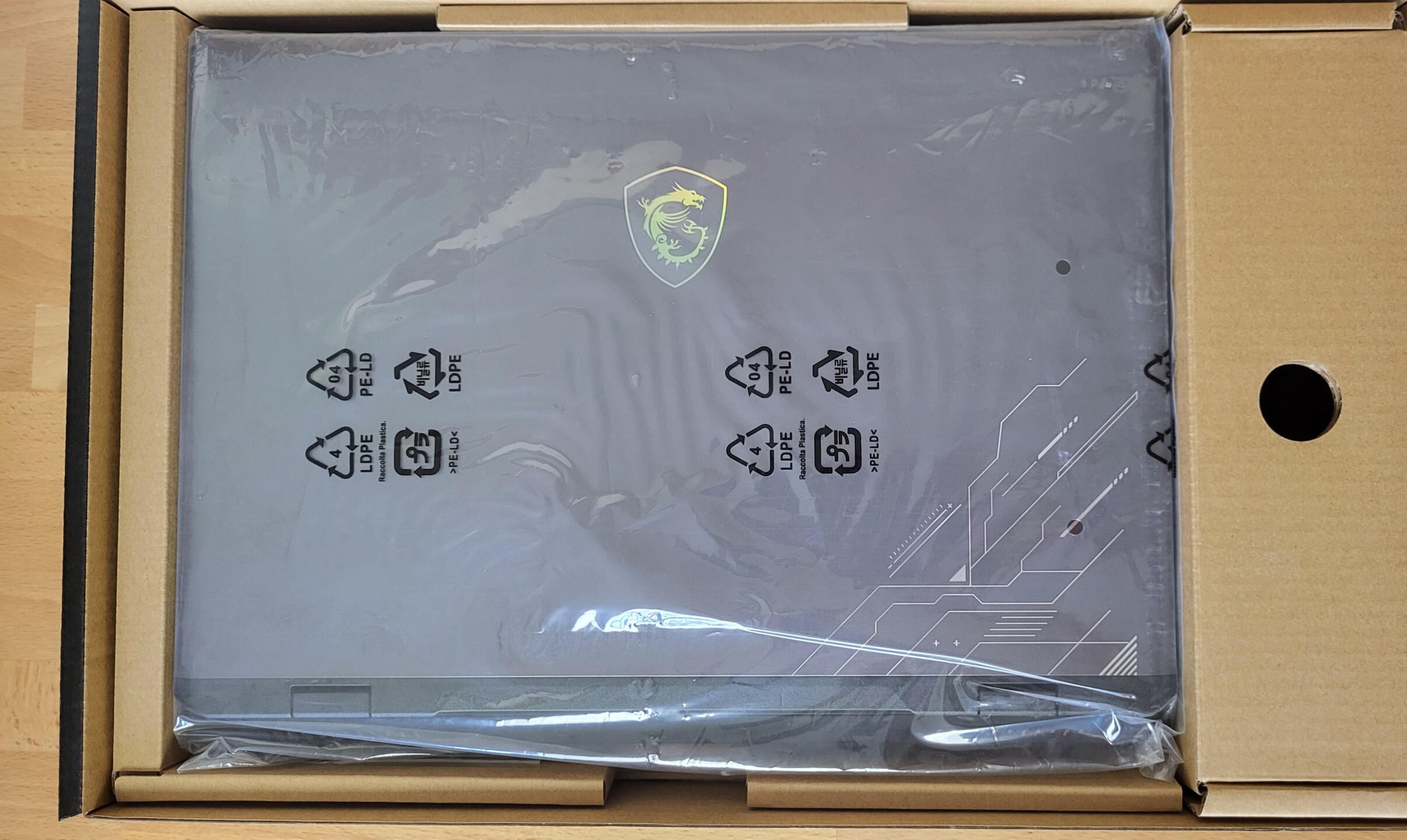 Đánh giá MSI Crosshair 17 HX AI (D2XWGKG): Chiếc laptop gaming 17 Inch hoàn hảo cho game thủ hiện đại 31 MSI Crosshair 17 HX AI D2XWGKG 29