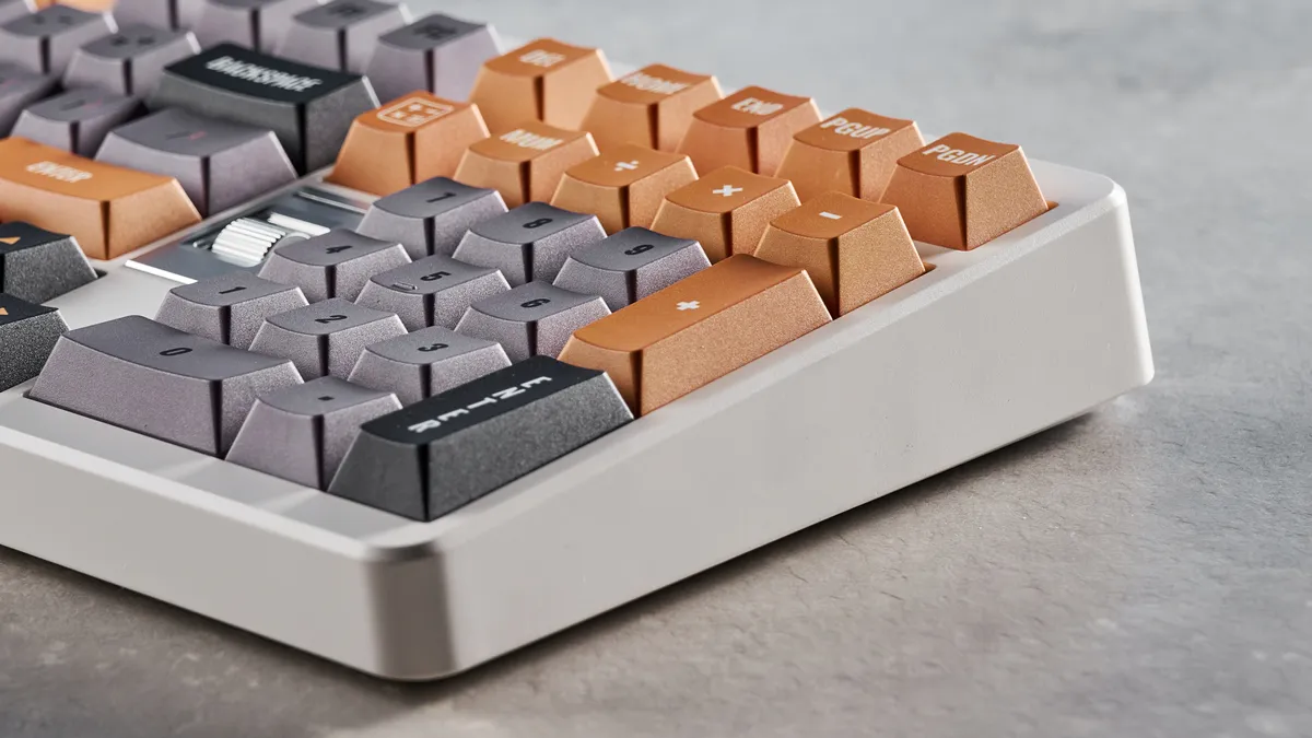 Trải nghiệm McHose × Unbox Therapy UT98: Gõ êm ái, thiết kế cổ điển, pin cực khủng 22 McHose x Unbox Therapy UT98 10