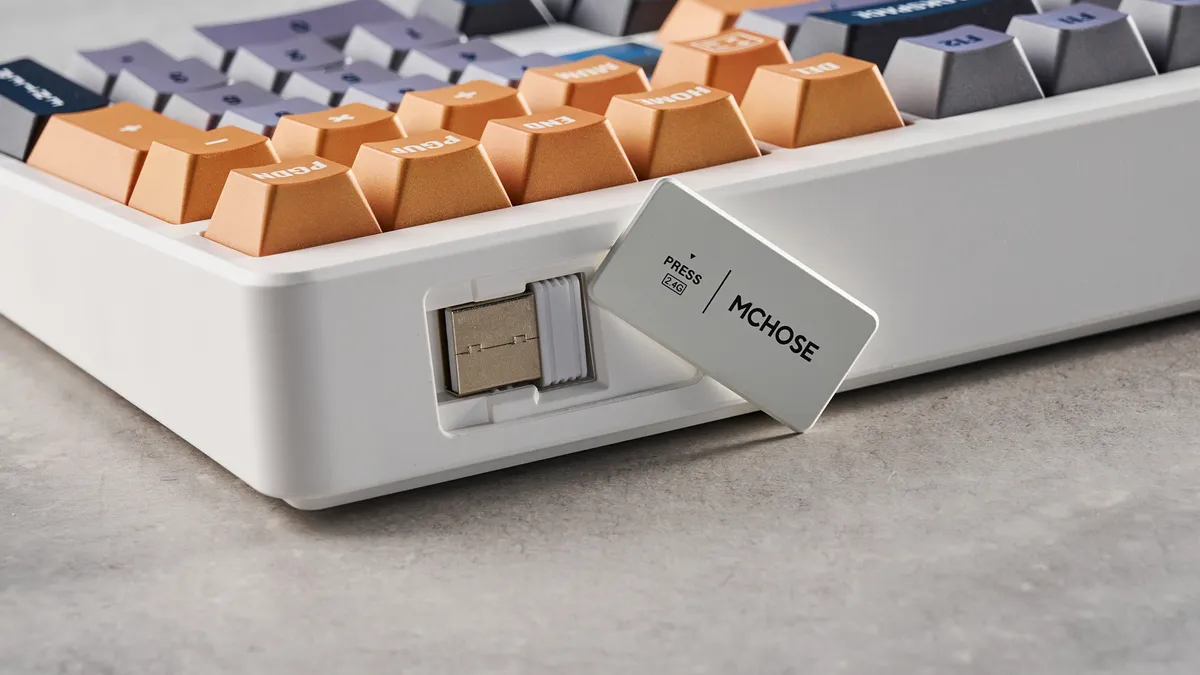 Trải nghiệm McHose × Unbox Therapy UT98: Gõ êm ái, thiết kế cổ điển, pin cực khủng 18 McHose x Unbox Therapy UT98 6