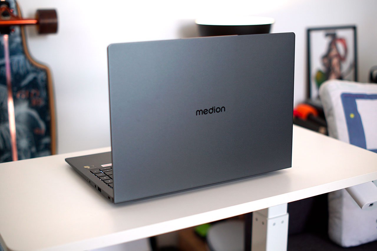 Đánh giá Medion SPRCHRGD 14 S1 Elite (MD62636): Có xứng đáng là laptop Copilot+ PC tốt nhất? 18 Medion SPRCHRGD 14 S1 Elite MD62636 13