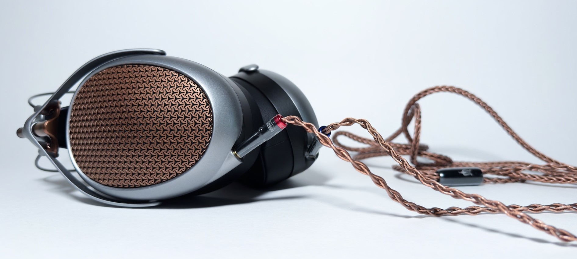 Đánh giá Meze Poet: Khi nghệ thuật và công nghệ hòa quyện trong một chiếc tai nghe 21 Meze Poet 10