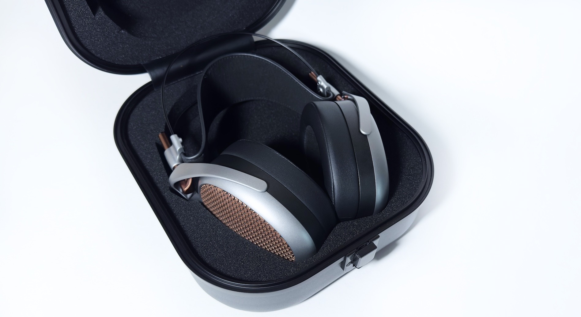 Đánh giá Meze Poet: Khi nghệ thuật và công nghệ hòa quyện trong một chiếc tai nghe 22 Meze Poet 9