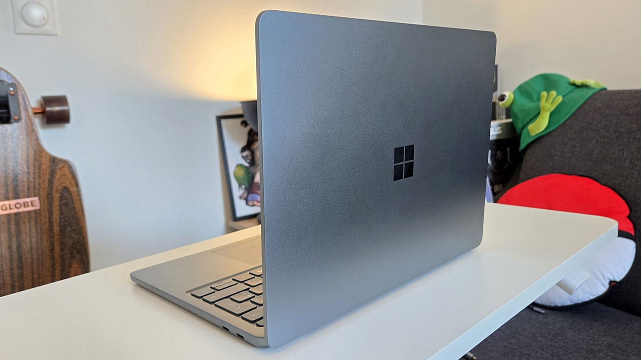 Đánh giá Microsoft Surface Laptop 13 (2025): Thiết kế đỉnh cao và thời lượng pin vượt trội, nhưng liệu đã đủ? 17 Microsoft Surface Laptop 13 2025 12