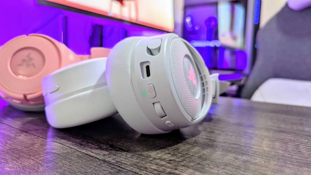 Razer Kraken Kitty V3 Pro 4