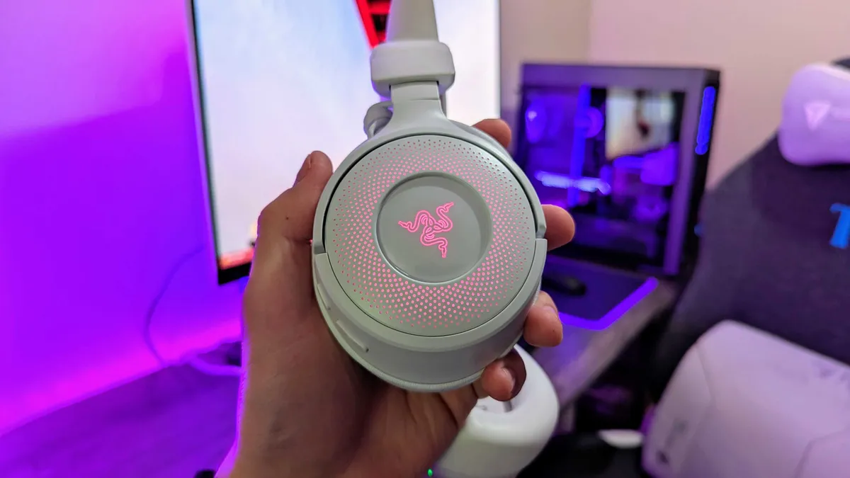 Razer Kraken Kitty V3 Pro 5