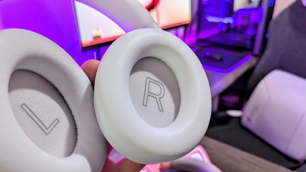 Razer Kraken Kitty V3 Pro 6