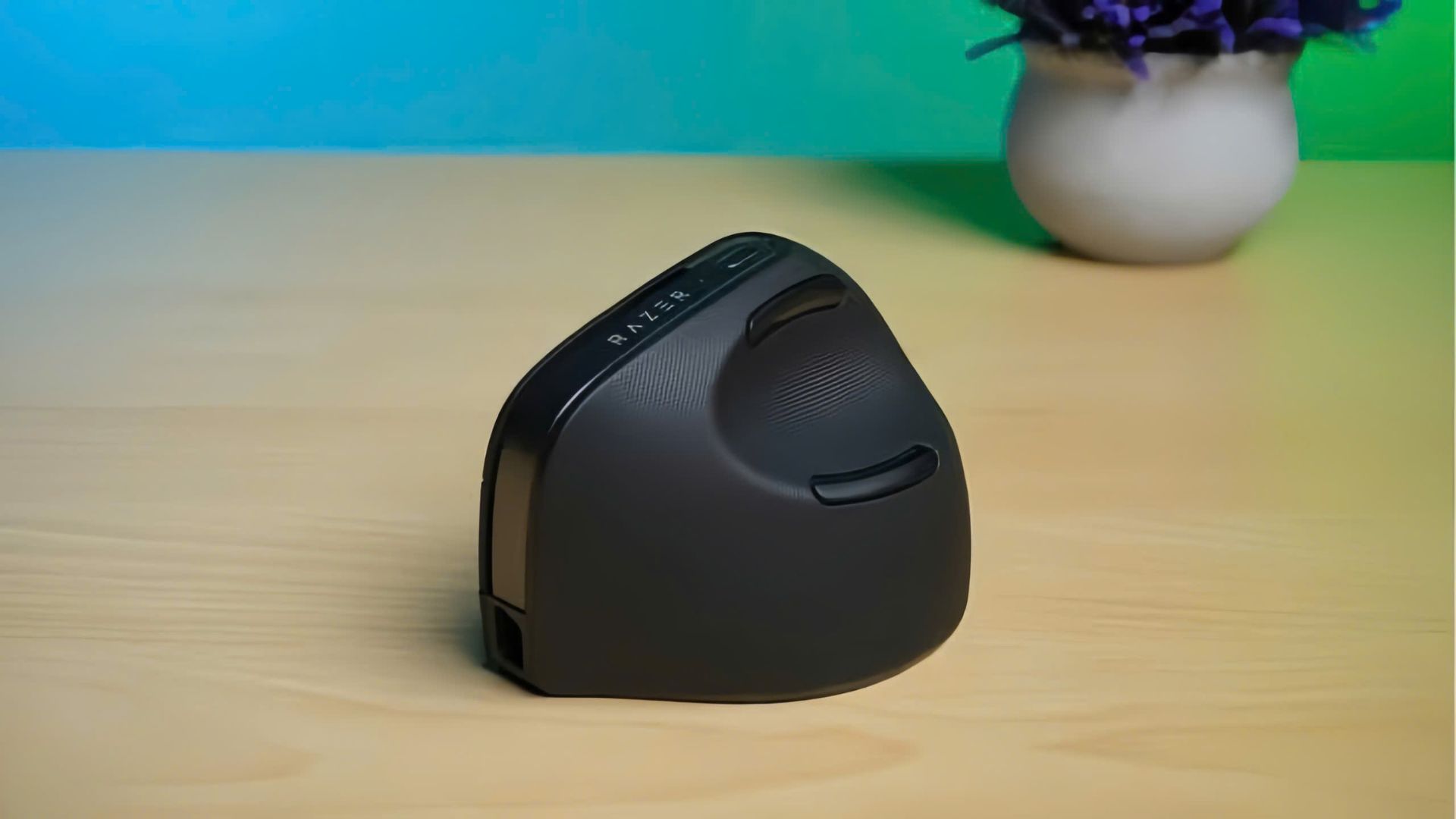 Đánh giá Razer Pro Click v2 Vertical Edition: Liệu đây có phải là con chuột tốt nhất cho dân văn phòng? 1 Razer Pro Click v2 Vertical Edition 1